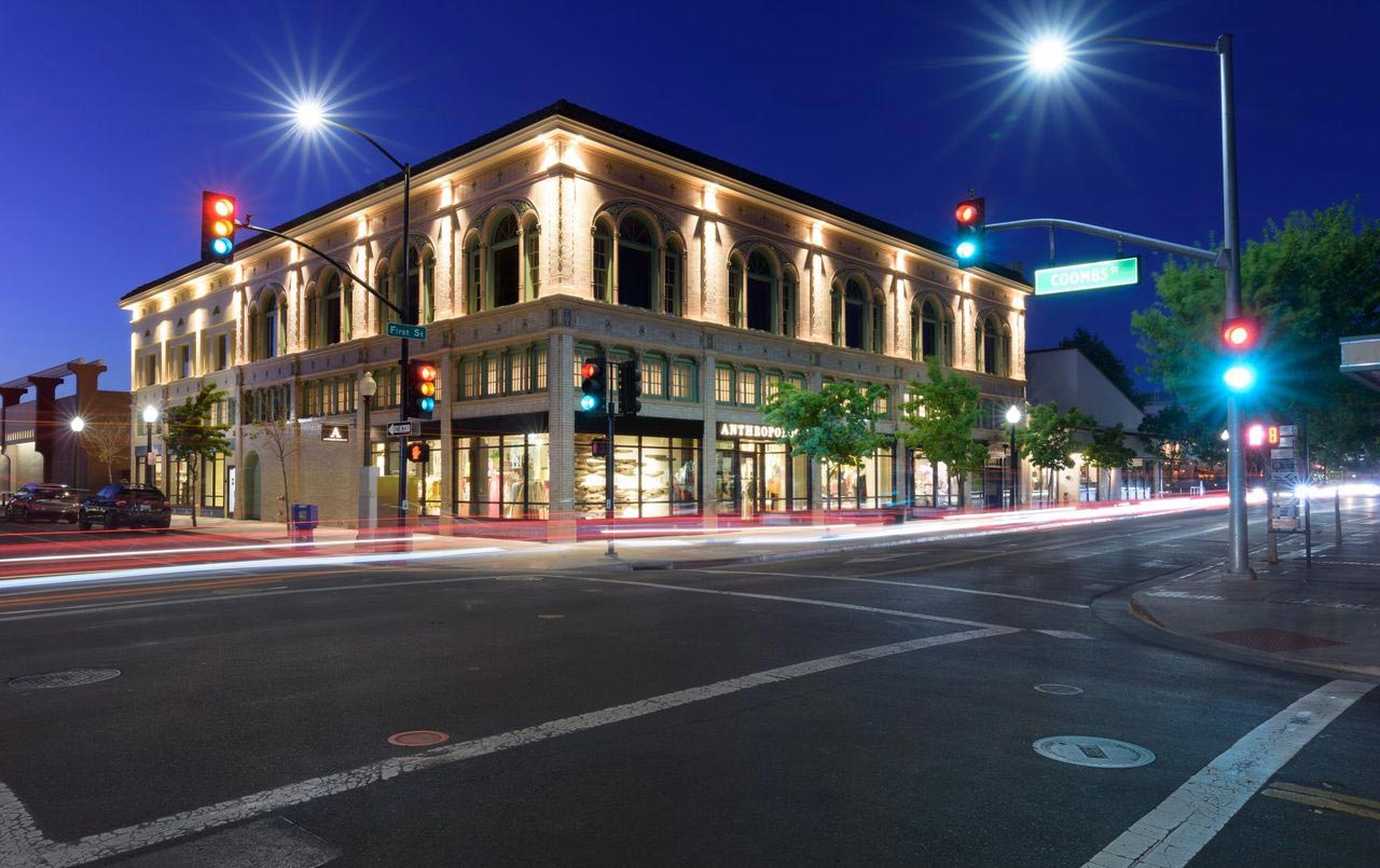 Night view of gordon building from street