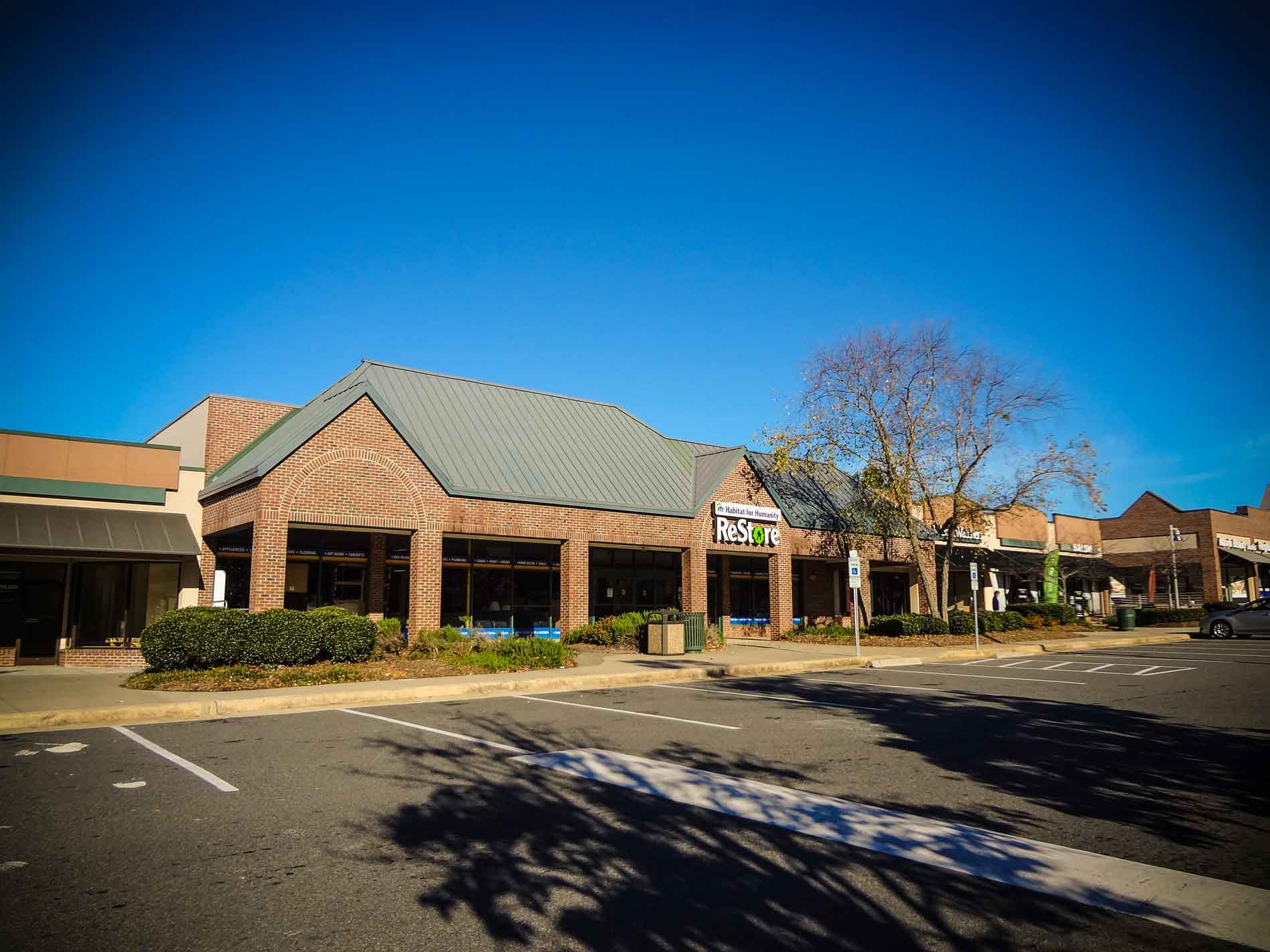 Exterior view of shopping center