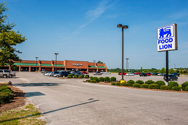 Exterior view of shopping center and restaurant seating