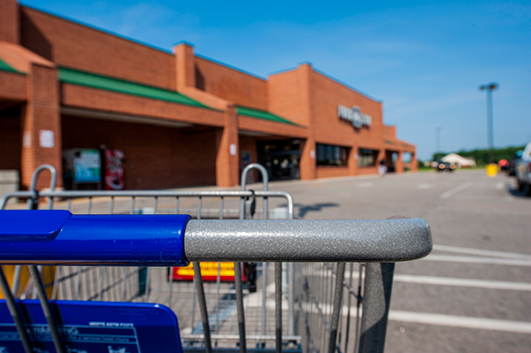 Exterior view of shopping center